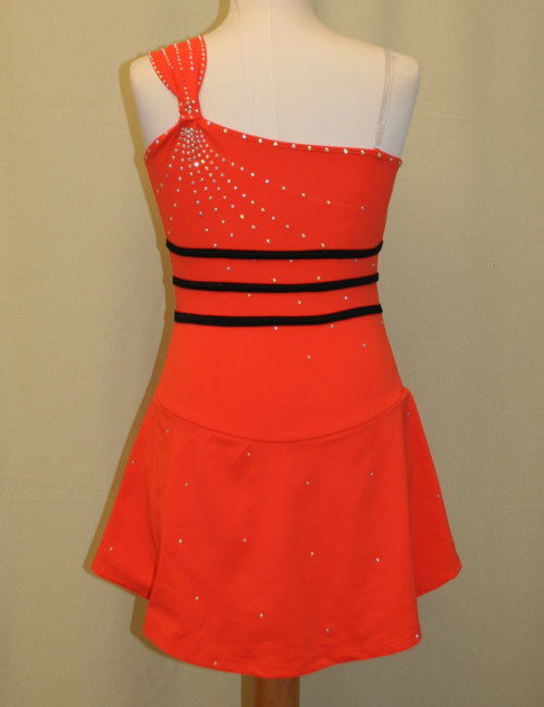 k144.orange.k_rkleid_f_r_eiskunstlauf.h.500_2.jpg